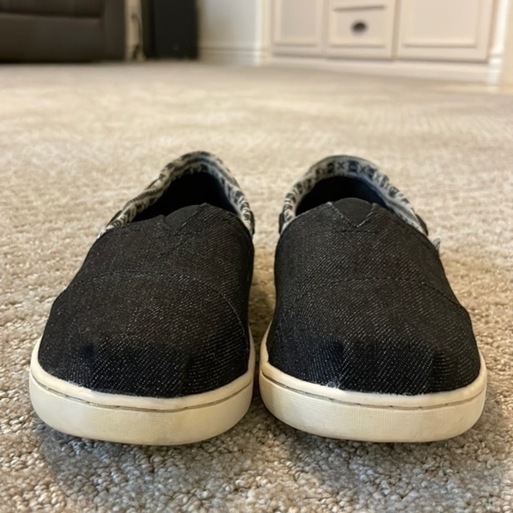 Toms Kids Skull and Crossbones Loafer Shoes - Picture 3 of 9